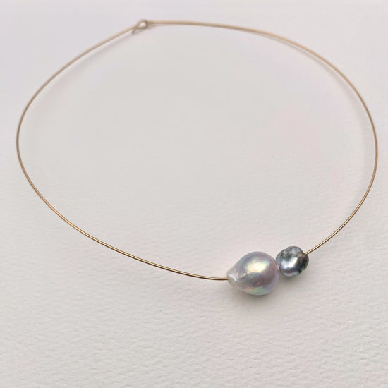 Kissing Pearl Collar