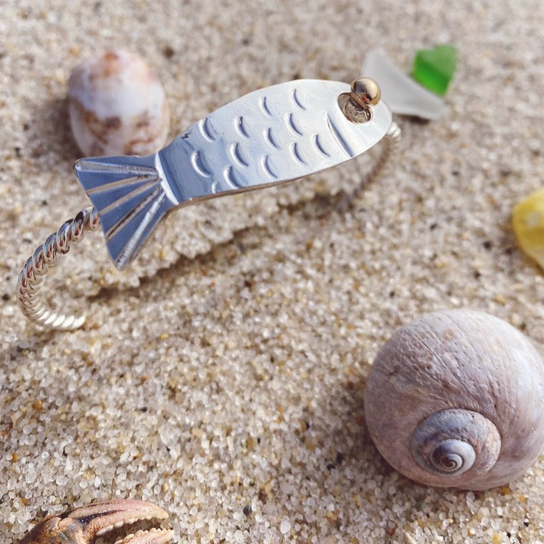 Twisted Fish Hook Bracelet 7.5 (L)