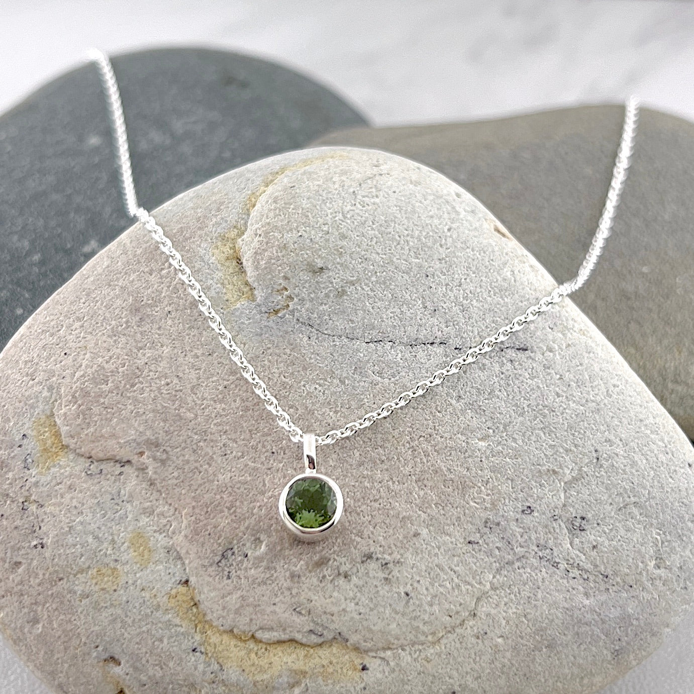 RARE factory Peridot gemstone silver cap pendant necklace #016