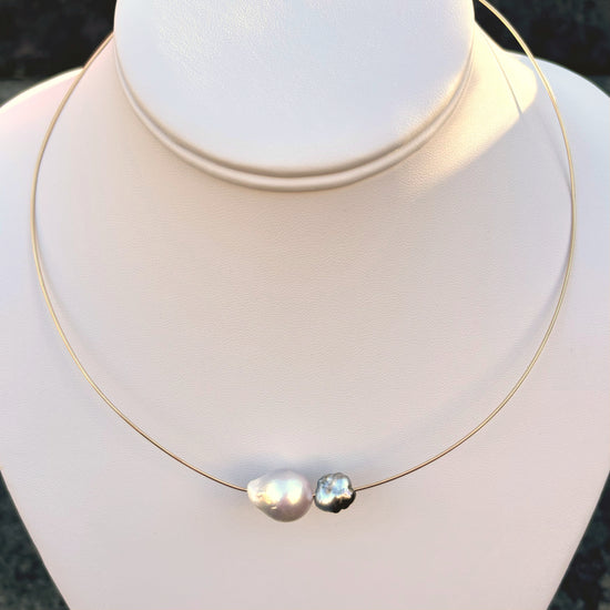 Kissing Pearl Collar