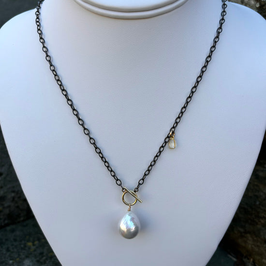 Light & Dark Pearl Toggle Necklace