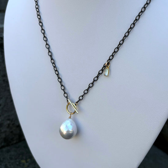 Light & Dark Pearl Toggle Necklace