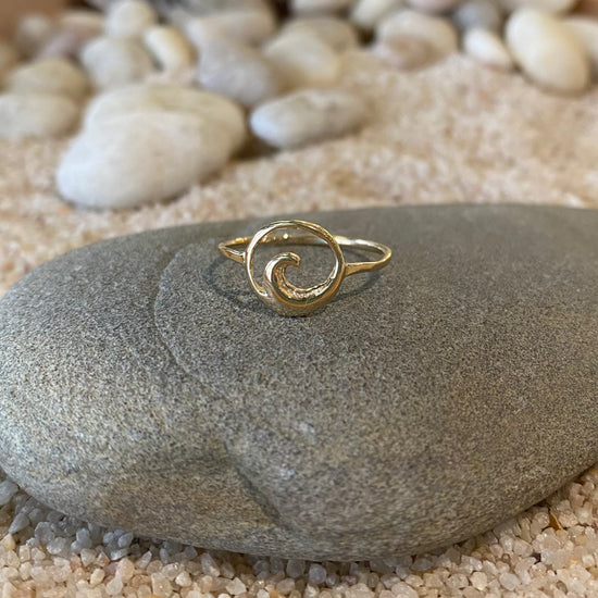 14K Gold Tiny Wave Ring
