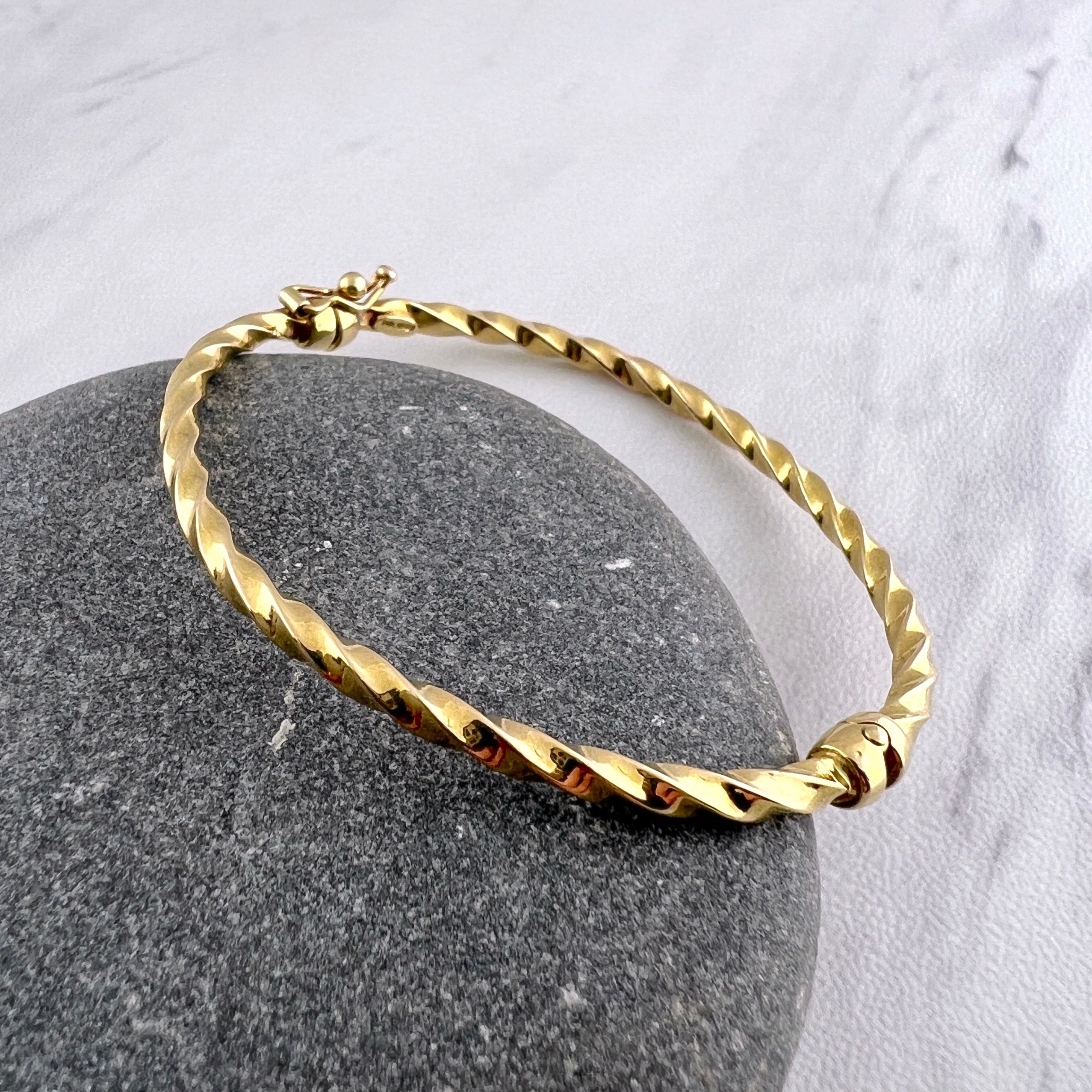 Magnificent Diamond Leaf + 18k Gold Bracelet | 18k gold bracelet, White gold  bracelet, Gold bracelet