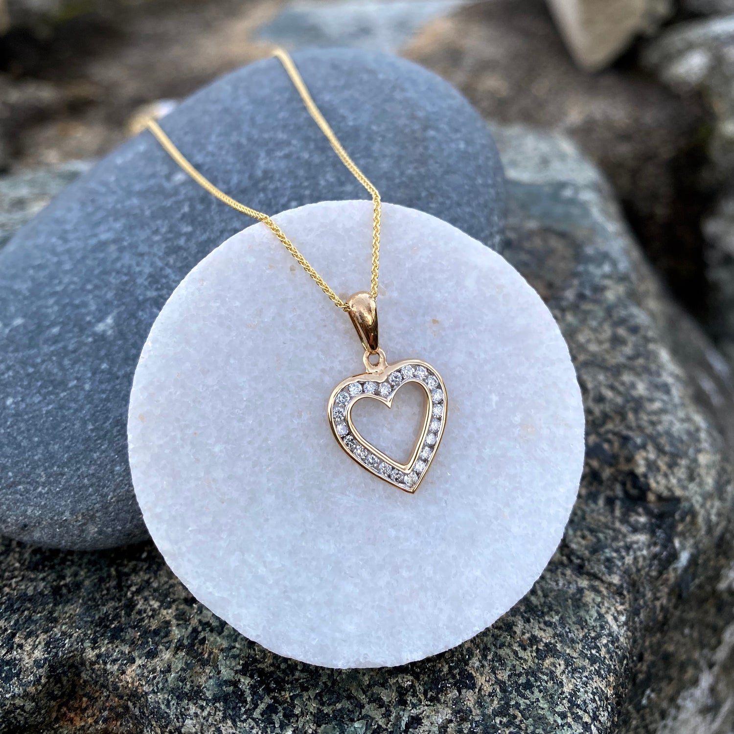 Tiny diamond heart pendant Clearance