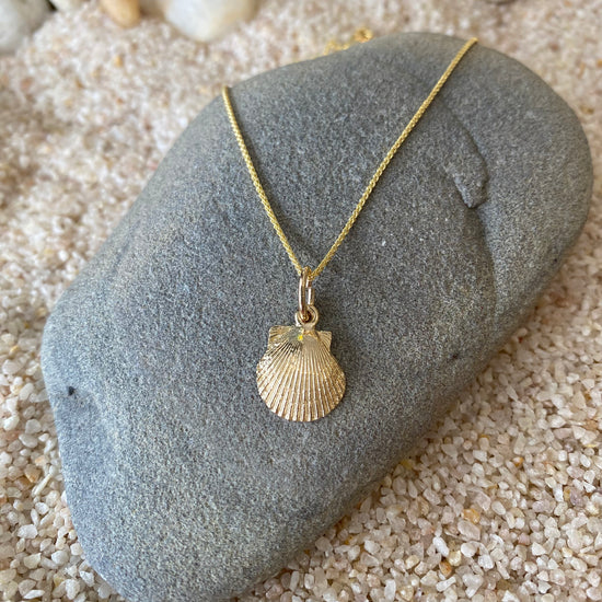 14k Gold Scallop Necklace