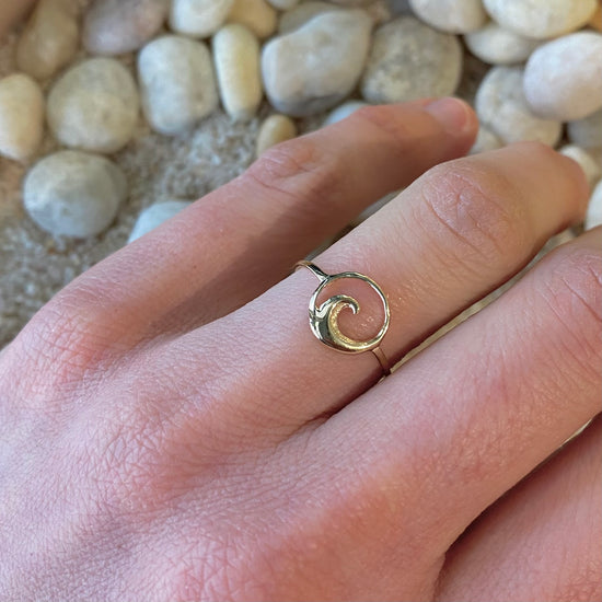 14k Gold Tiny Wave Ring