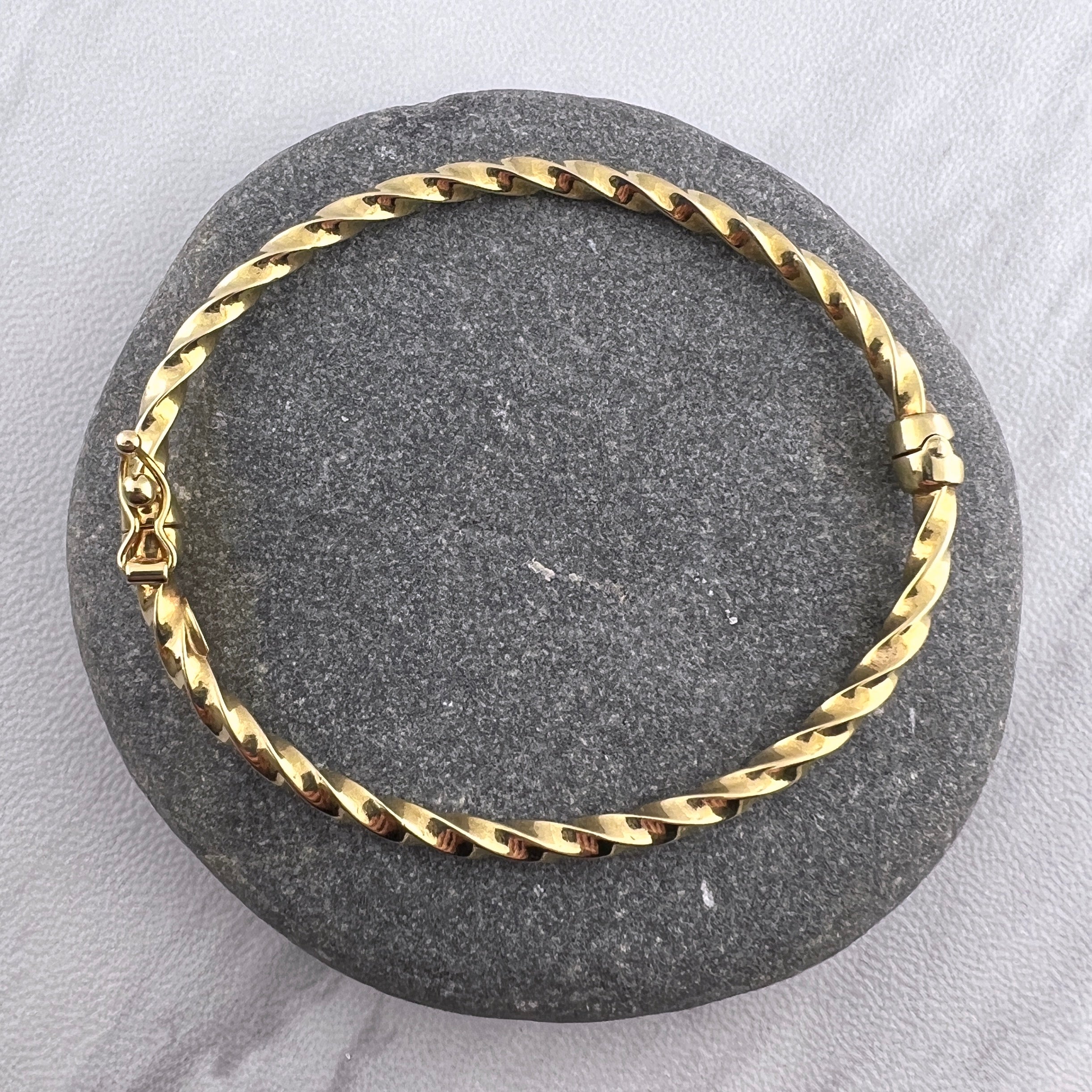 Curb Link Bracelet for Kids in 10K Solid Gold | Las Villas Jewelry